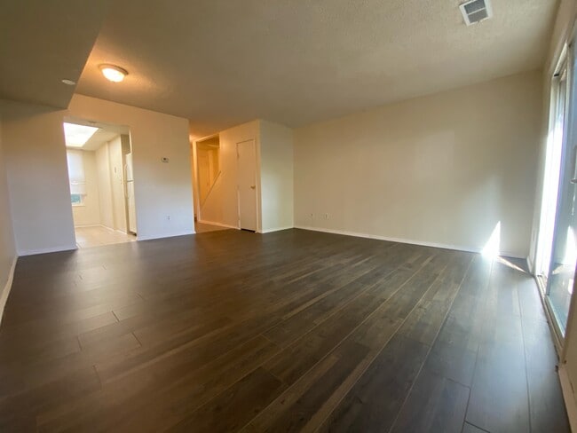 Building Photo - 96 Lancelot Ln