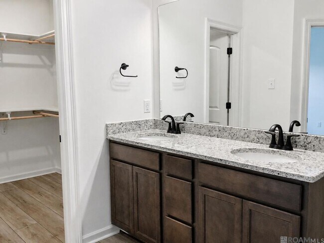 Building Photo - 23668 Sweetbriar Ct