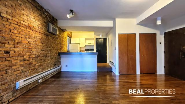 Foto del edificio - 0 bedroom in CHICAGO IL 60657