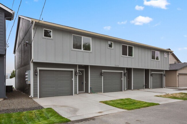 Foto del edificio - 3 bedroom 2.5 bathroom End Unit Modern Tow...