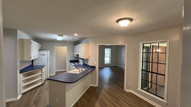 Building Photo - 524 Forest Park Dr