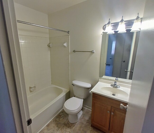 Foto del edificio - 600 Reusens Rd