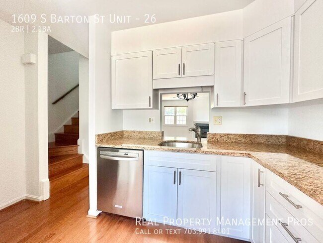 Building Photo - Light & Bright Arlington Townhouse- Backs ...