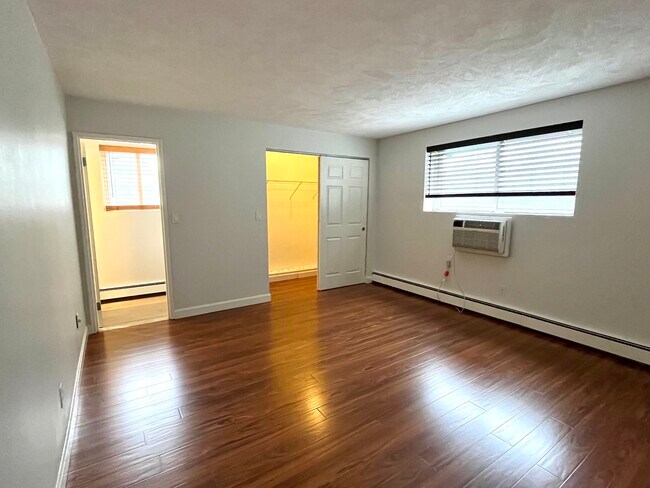 Foto del edificio - 383 Langley Rd