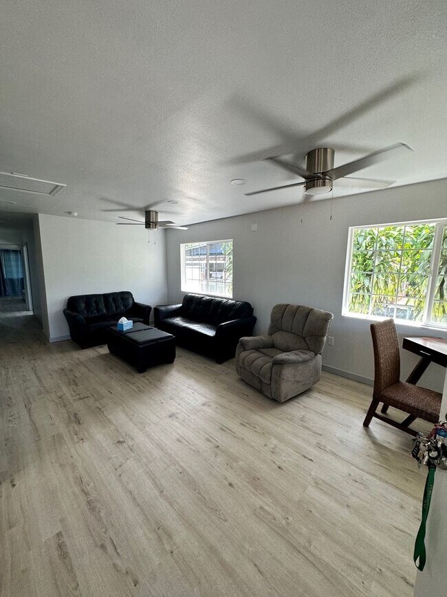 Building Photo - Remodeled 3 bedroom home in Napilihau