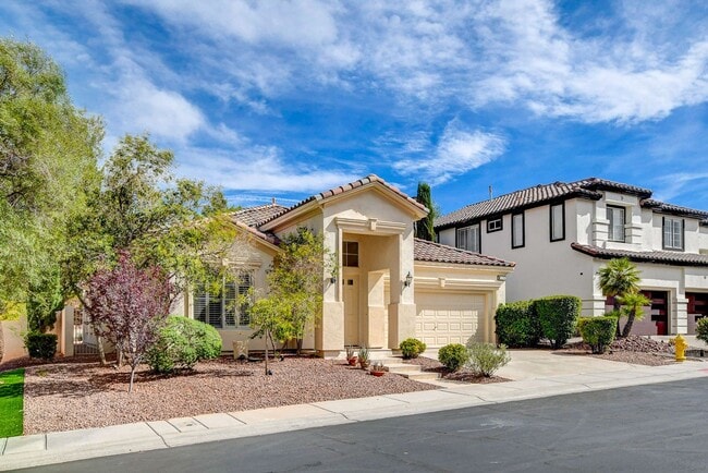 Building Photo - Popular Seven Hills Area, 1-Story, Complet...