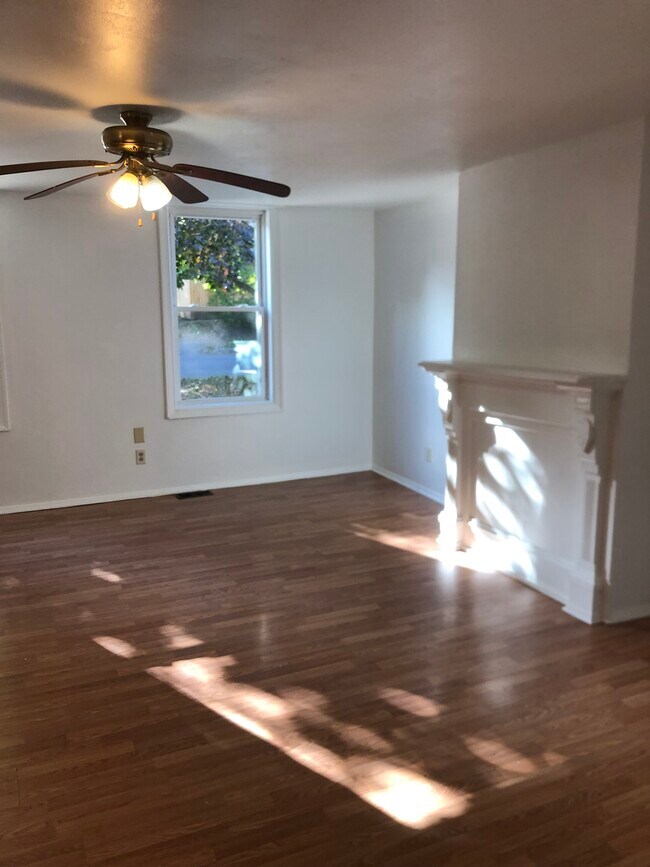 sala de estar - 107 W 3rd St