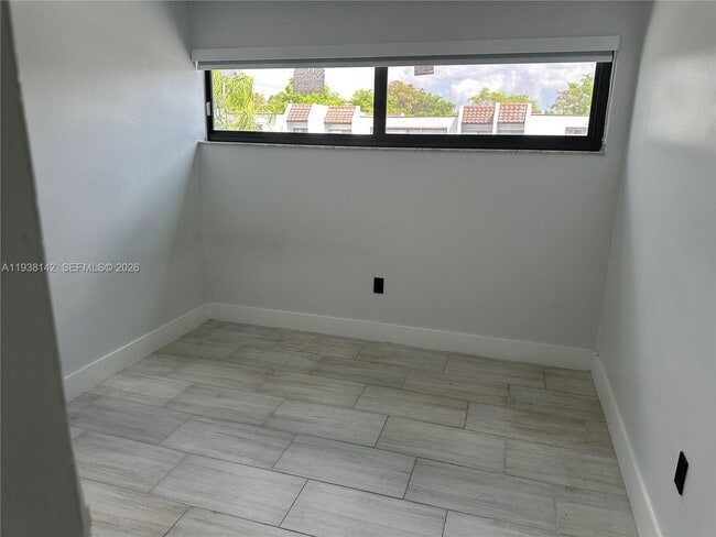 Foto del edificio - 6526 Kendale Lakes Dr