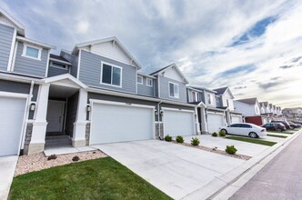 Building Photo - 3569 Grassland Dr