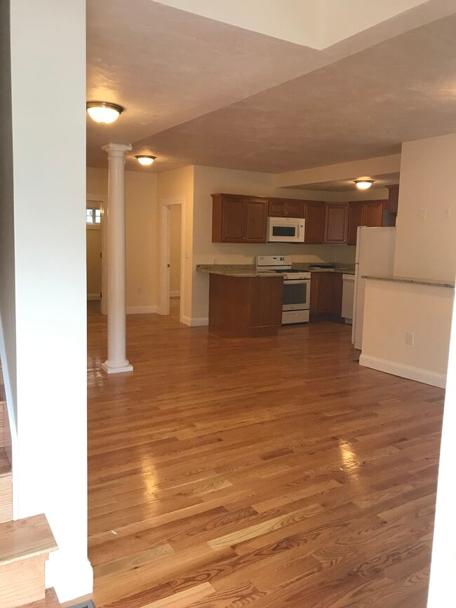 Foto del edificio - 18 Rockdale Ave