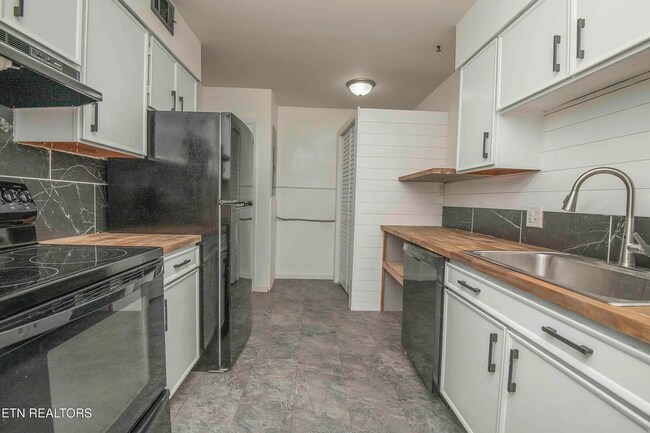 Foto del edificio - 481 Broome Rd NW