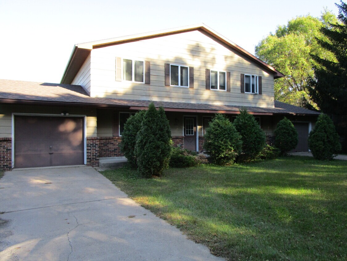 N8174 950th St, River Falls, WI 54022 Townhome Rentals in River Falls