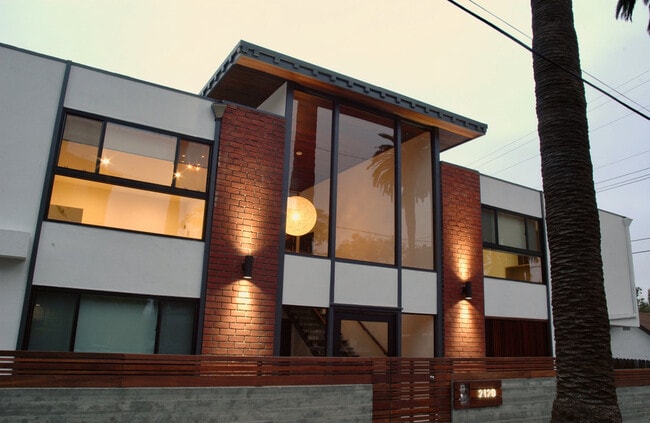 Building Photo - 2120 Rodney Dr