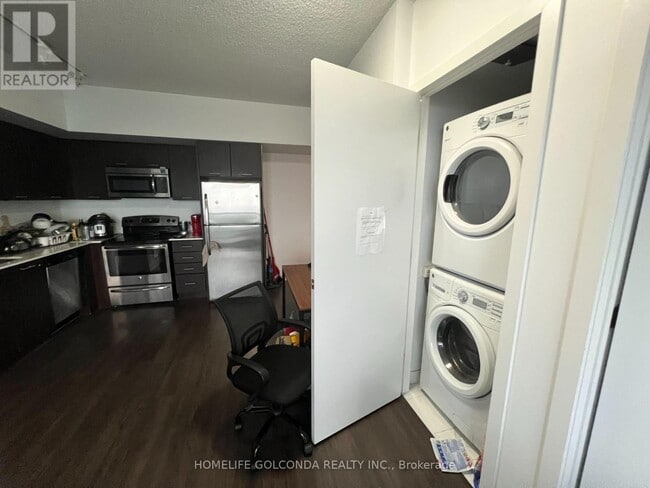 Photo du bâtiment - 2200-2200 Lake Shore Blvd W