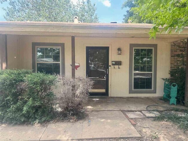Foto del edificio - 5119 Parklane Dr