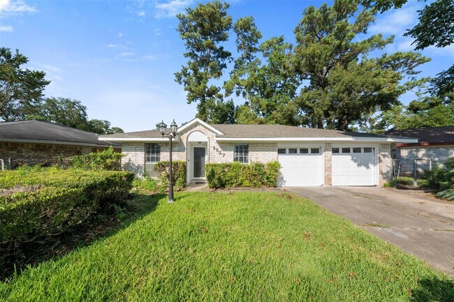 Foto del edificio - 9627 Glenwood Forest Dr