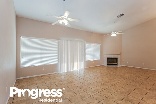 Foto del edificio - 617 Heartland Point Ave