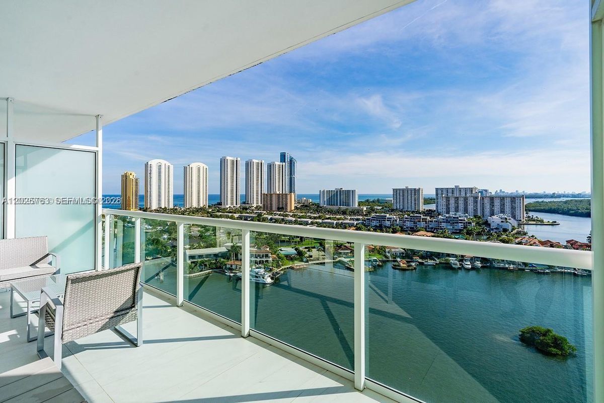 Foto del edificio - 400 Sunny Isles Blvd