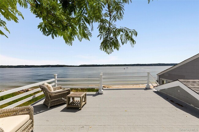 Foto del edificio - 335 Centre Island Rd