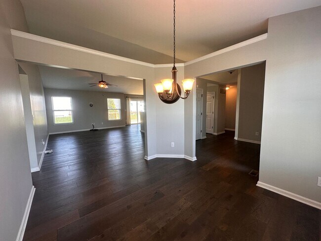 Foto del edificio - 4BR/2BA Home for Rent in Eastwood w/Basement and Backyard Deck!