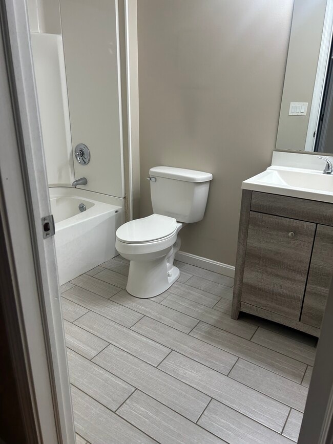 Building Photo - 19 Church Ln