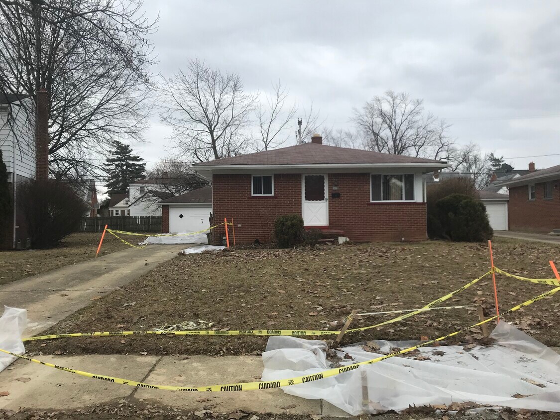 Front - 5629 Kenton Ave