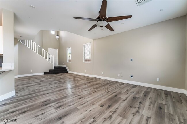 Building Photo - 10667 Mann St