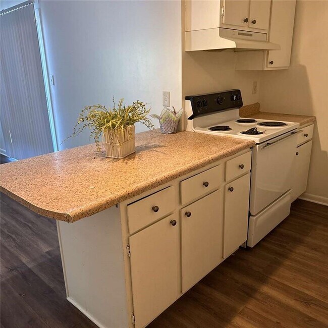 Foto del edificio - 1128 Southwood Dr