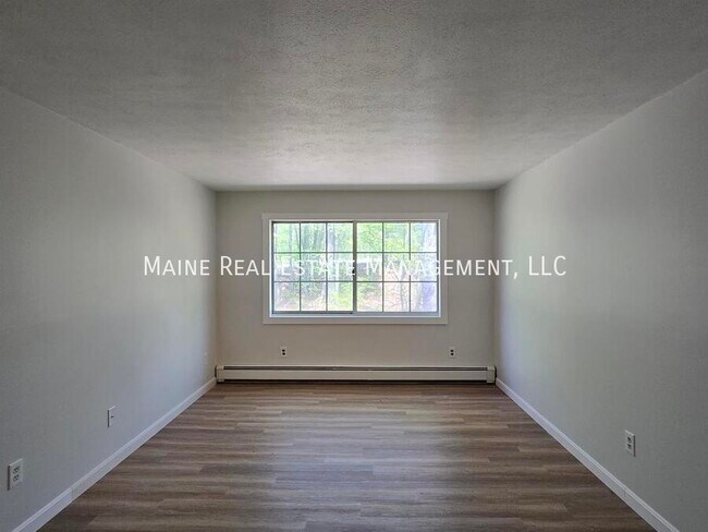 Building Photo - 20 Tall Pines Dr