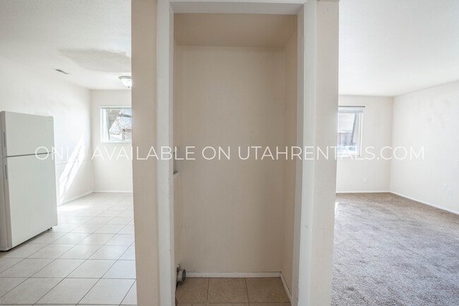 Building Photo - 8613 S 290 W