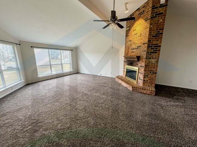 Foto del edificio - 322 Quail Hollow Dr
