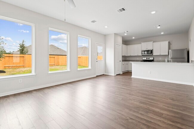 Foto del edificio - 5906 Peony Pl