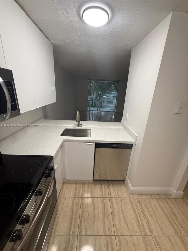 Foto del edificio - 496 NW 165th St