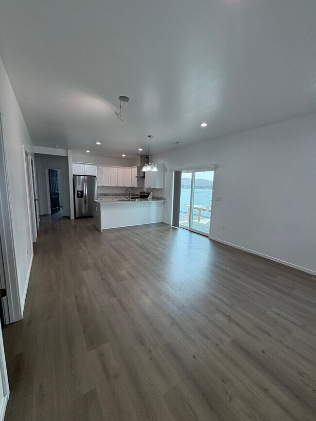 Foto del edificio - 2390 Cascade St