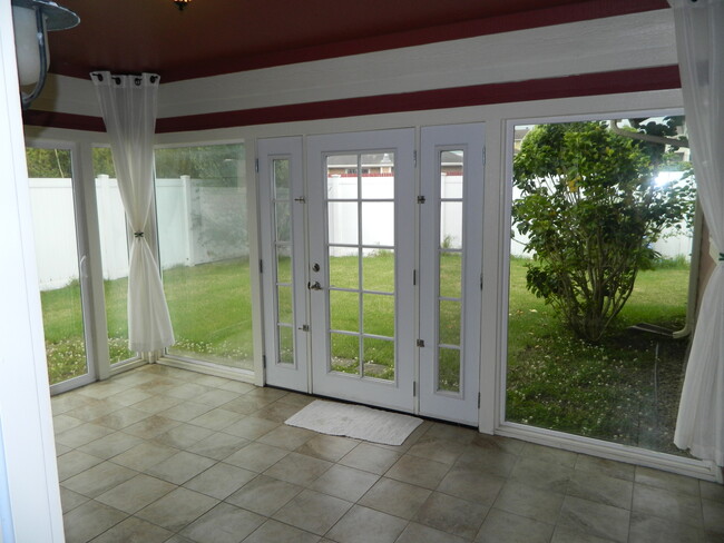 Building Photo - 3 Bedroom / 2 Bath House with Excellent Up...