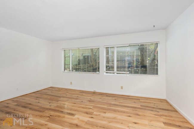 Building Photo - 11 Peachtree Hills Ave NE
