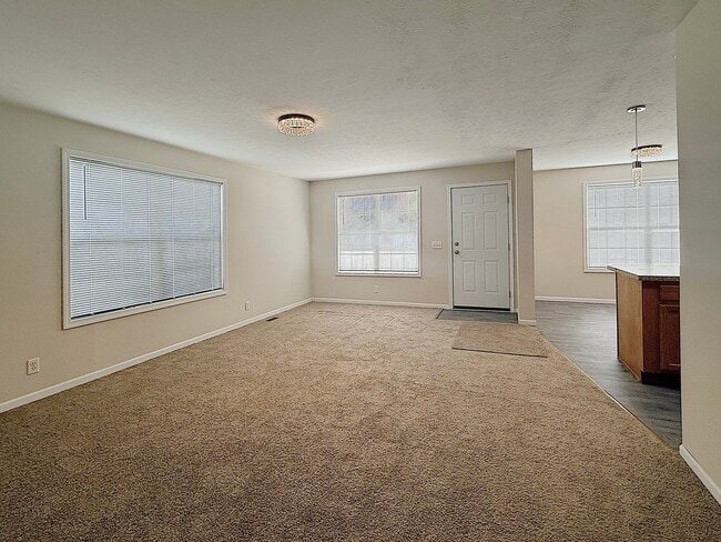 Foto del edificio - 45 Candlelight Dr