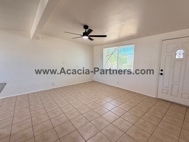 Foto del edificio - Three Bedroom/Two Bath Home