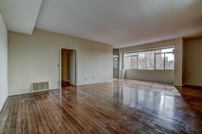Building Photo - 2632 Peachtree Rd NW