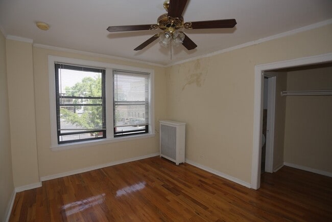 Building Photo - 629 W Belmont Ave