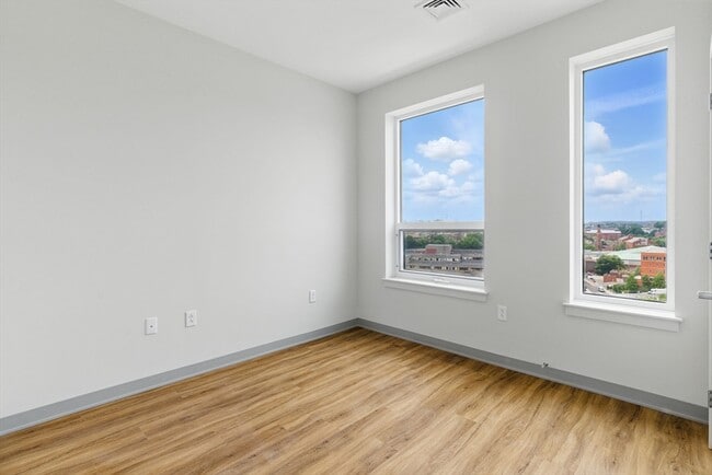 Foto del edificio - 1002 Tremont St
