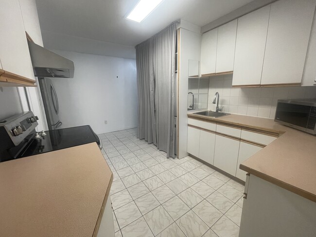 Building Photo - 1014 Dory St