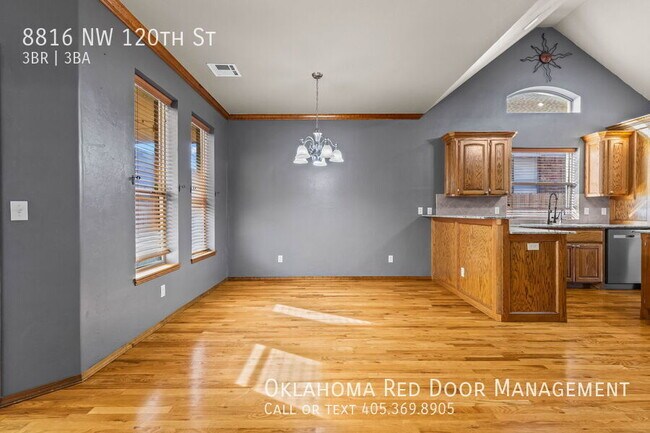 Foto del edificio - 8816 NW 120th St