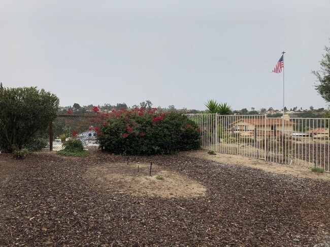 Foto del edificio - Beautiful Bonita Home, 4 Bedrooms, 2.5 Baths, 3 Car Garage, Pool!