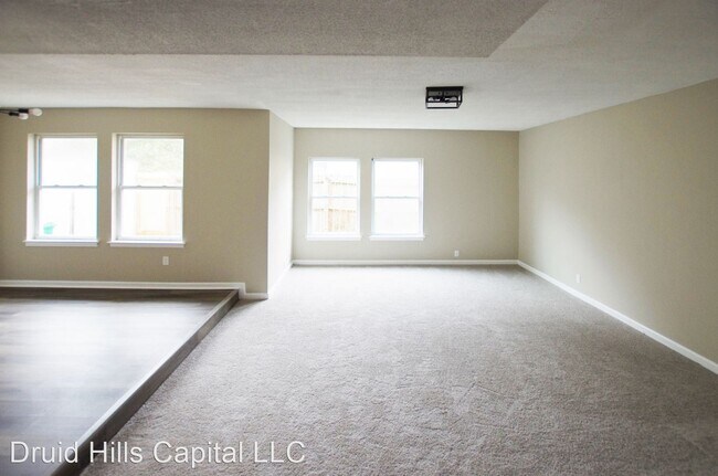 Foto del edificio - 2027 Oak Park Ln