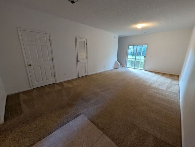 Building Photo - 546 Scrub Jay Dr