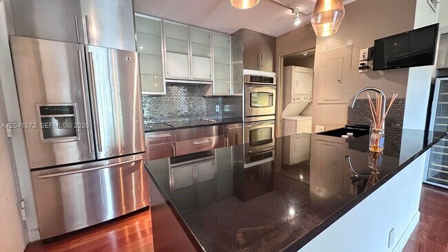Foto del edificio - 900 River Reach Dr