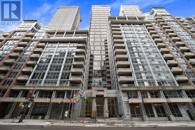 Building Photo - 250 Wellington St W