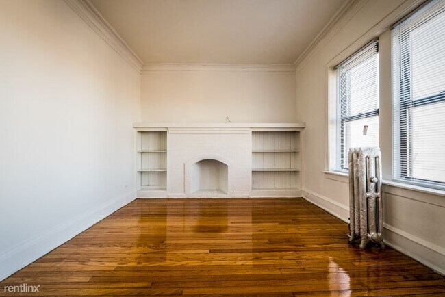 Building Photo - 2 br, 1 bath Apartment - 6400 S Rockwell St