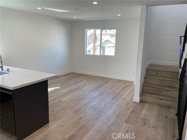 Foto del edificio - 1529 Winona Blvd